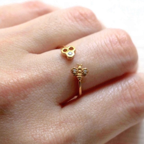 Cara’s Closet Jewelry - 14K Gold Honeycomb Bee Ring